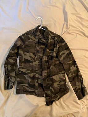 Women’s Camouflage Utility Jacket - Olive Camo